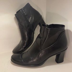 Franco Sarto black zip up boots/booties